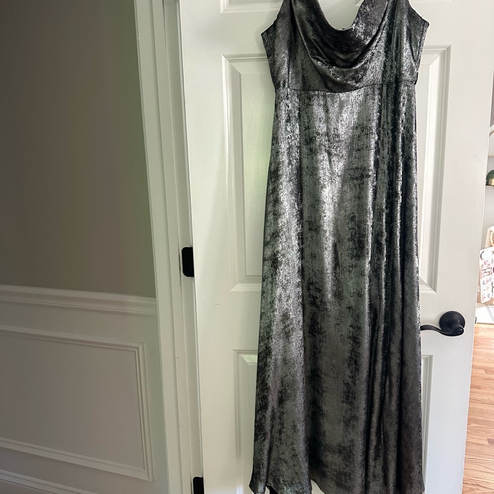 Lulu’s Shimmer Maxi - Picture 2 of 3